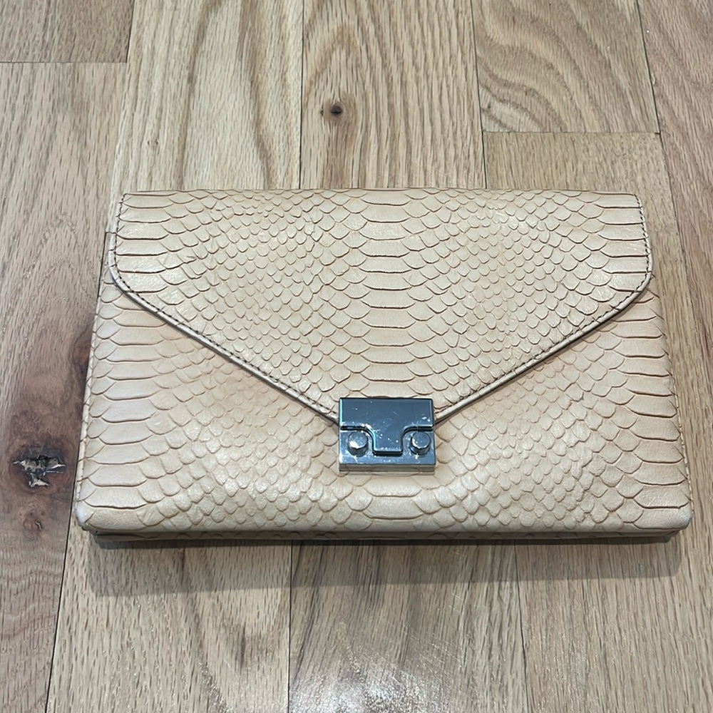 Loeffler Randall Clutch